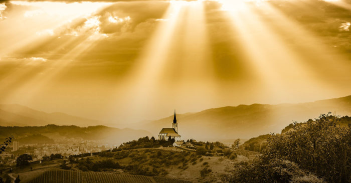 Bà lão niệm sai câu thần chú suốt 30 năm nhưng kỳ tích đã xảy ra